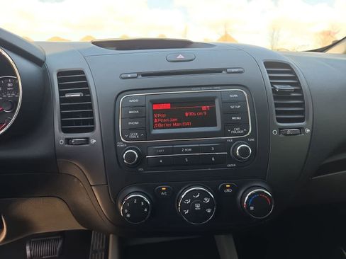 Used 2015 Kia Forte LX image 25