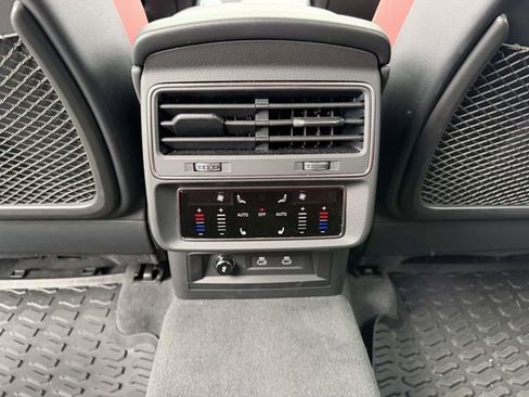 Used 2024 Audi SQ7 Premium Plus AWD/4WD image 17