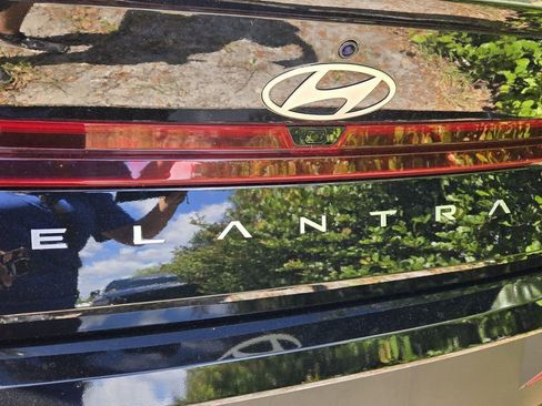 Used 2025 Hyundai Elantra Sport image 7