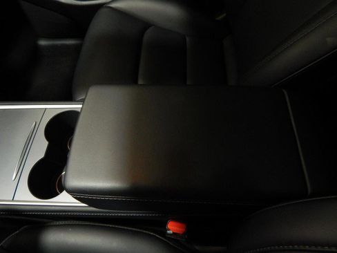 Used 2021 Tesla Model Y Performance image 19