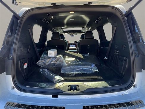 New 2026 INFINITI QX80 Autograph image 10