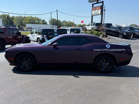 Used 2022 Dodge Challenger SXT w/ Cold Weather Group image 5