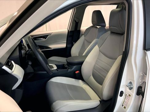 Used 2024 Toyota RAV4 XLE Premium image 8