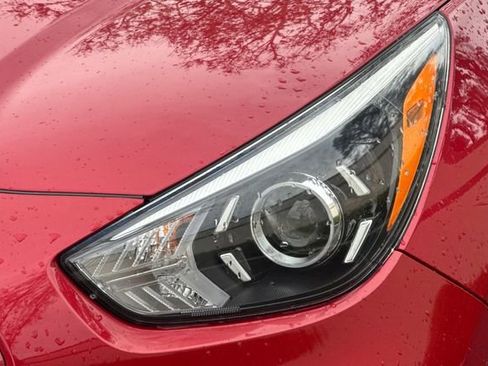 Used 2022 Kia Niro EX Premium image 50