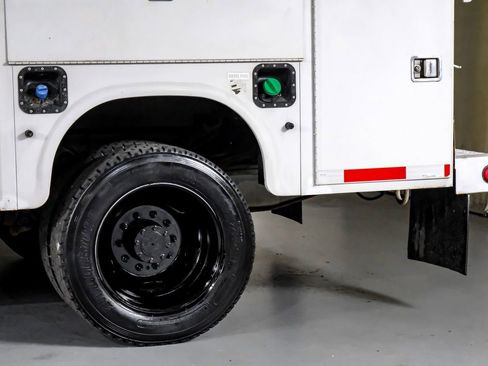 Used 2012 Ford F550 2WD Regular Cab Super Duty w/ Payload Upgrade Pkg image 13