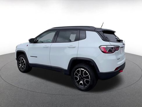 Used 2025 Jeep Compass Trailhawk AWD/4WD image 10