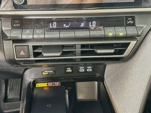 Used 2025 Toyota Camry LE w/ Convenience Package FWD image 13