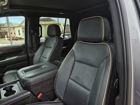 Used 2023 Chevrolet Tahoe Premier RWD image 14
