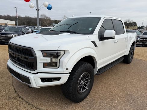 Used 2019 Ford F150 Raptor w/ Equipment Group 802A Luxury image 3