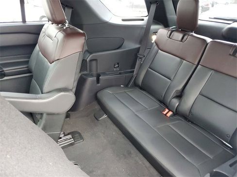 Certified 2022 Ford Explorer Platinum w/ Equipment Group 601A image 32