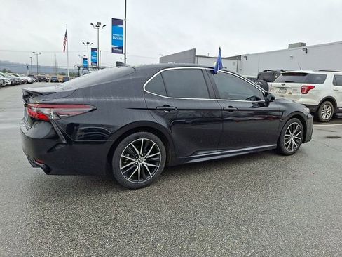 Used 2022 Toyota Camry SE image 12