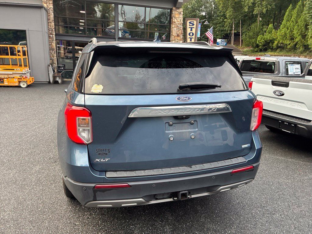 Used 2020 Ford Explorer XLT w/ Equipment Group 202A AWD/4WD image 13