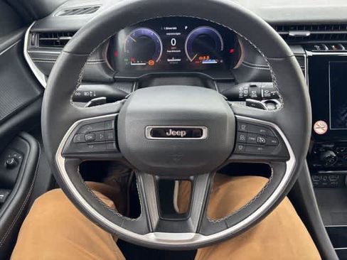 Used 2023 Jeep Grand Cherokee L Altitude image 15