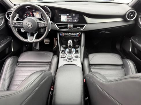 Used 2022 Alfa Romeo Giulia Veloce image 25