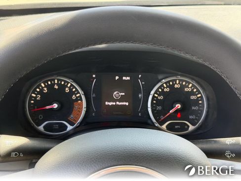 Used 2020 Jeep Renegade Latitude FWD image 17