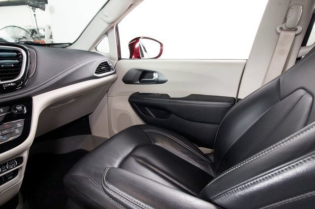 Used 2022 Chrysler Pacifica Touring-L AWD/4WD image 7