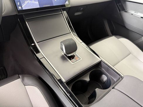 Used 2025 Land Rover Range Rover Velar Dynamic SE image 25