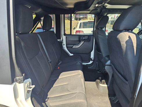 Used 2018 Jeep Wrangler Unlimited Sport S AWD/4WD image 13