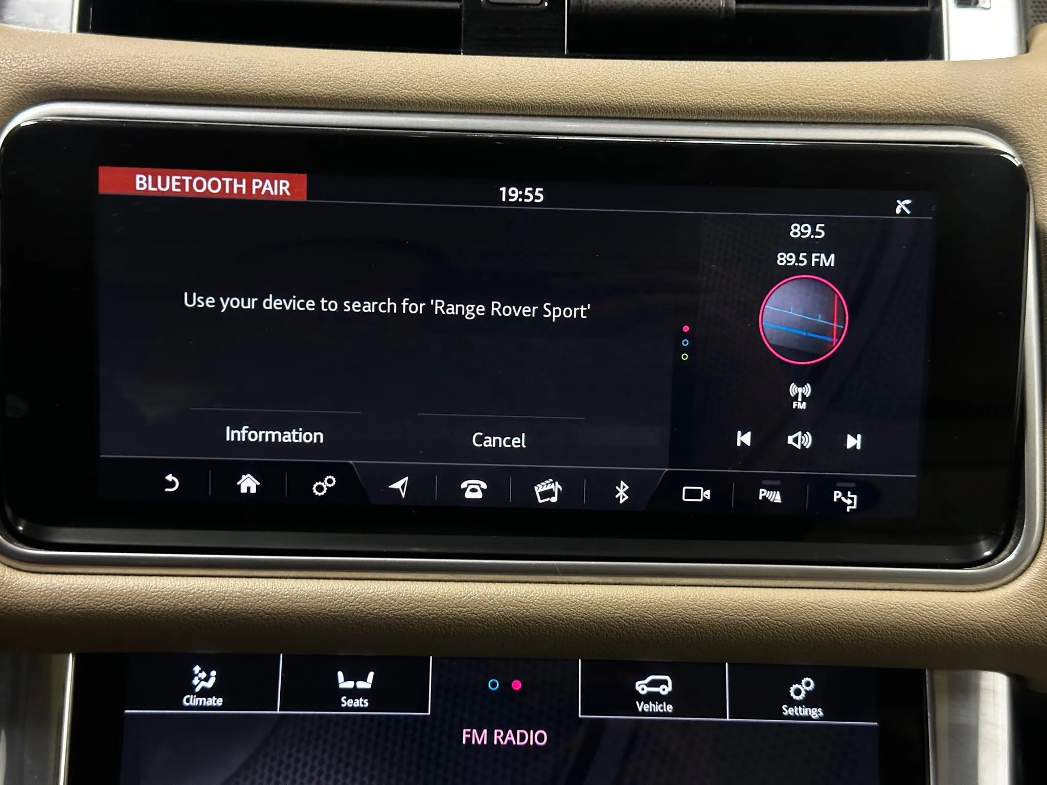 Used 2019 Land Rover Range Rover Sport HSE AWD/4WD image 33