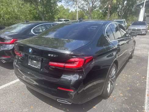 Certified 2022 BMW 530i w/ Premium Package image 2