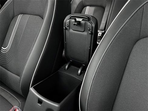 Used 2025 Hyundai Venue Limited image 18