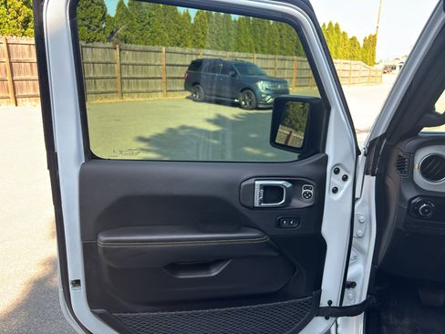 Used 2024 Jeep Wrangler Sahara image 16