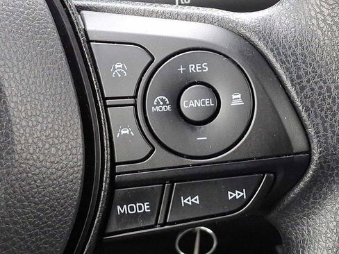 Used 2025 Toyota Corolla LE image 27