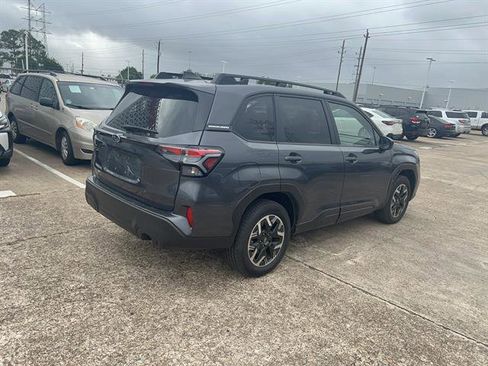 Used 2025 Subaru Forester Premium image 5