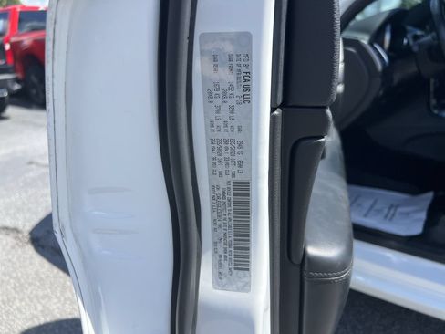 Used 2018 Jeep Grand Cherokee Altitude RWD image 36