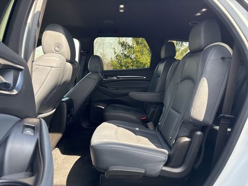 Used 2022 Buick Enclave Premium image 27