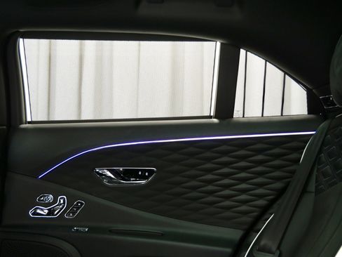 Used 2024 Bentley Flying Spur W12 image 31