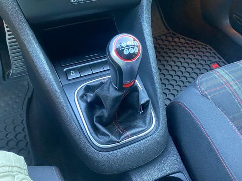 Used 2014 Volkswagen GTI Driver's Edition FWD image 28