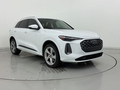 Certified 2025 Audi Q5 Premium w/ Premium Plus AWD/4WD image 7