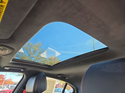 Used 2023 Genesis G70 3.3T w/ Sport Prestige Package image 31