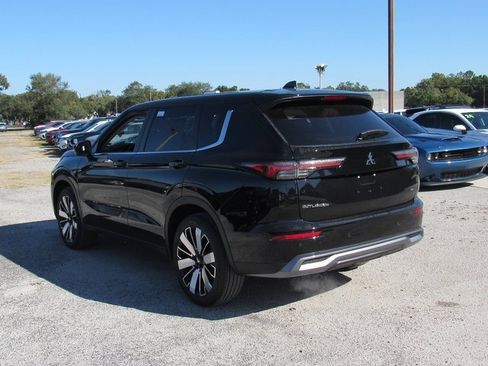 New 2025 Mitsubishi Outlander SE image 5