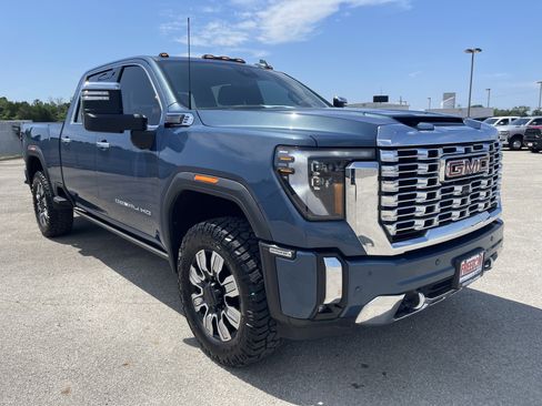 Used 2025 GMC Sierra 2500 Denali w/ Denali Reserve Package AWD/4WD image 2