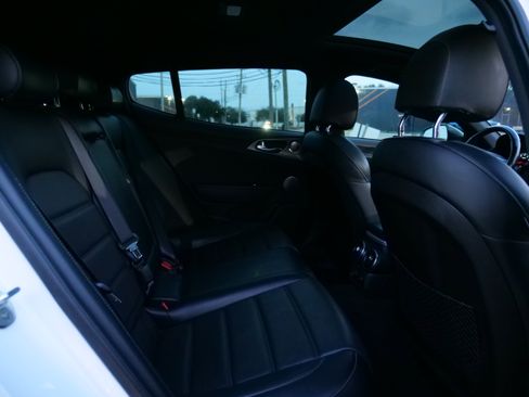 Used 2018 Kia Stinger GT2 image 24