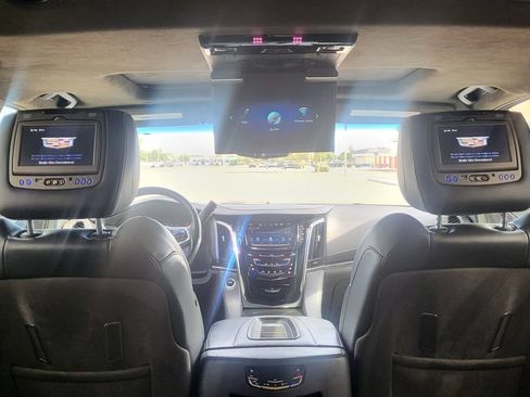 Used 2018 Cadillac Escalade Platinum AWD/4WD image 33