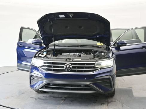 Used 2023 Volkswagen Tiguan SE w/ Panoramic Sunroof Package FWD image 41