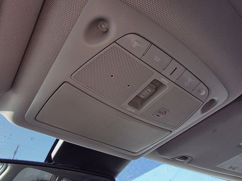 Used 2018 Nissan Rogue SL w/ Premium Package image 22