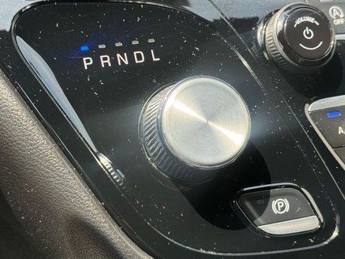 Used 2025 Chrysler Pacifica Select FWD image 15