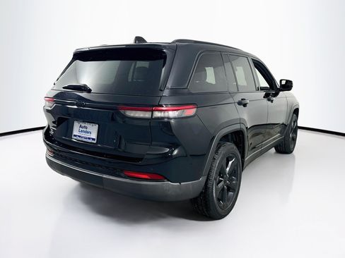 Used 2023 Jeep Grand Cherokee Altitude AWD/4WD image 5