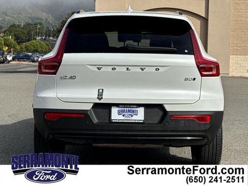 Used 2025 Volvo XC40 B5 Plus image 5