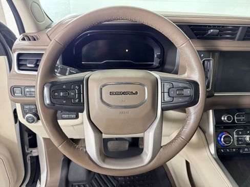 Used 2022 GMC Yukon Denali w/ Denali Ultimate Package AWD/4WD image 18