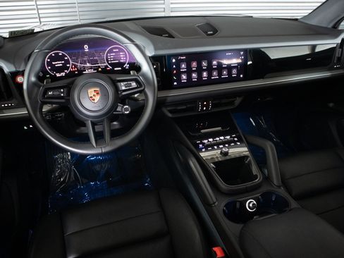 Certified 2024 Porsche Cayenne AWD/4WD image 18