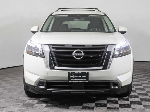 Used 2022 Nissan Pathfinder SV image 2