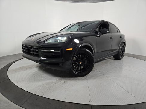 Used 2025 Porsche Cayenne Coupe image 1