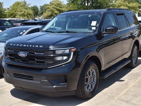 Used 2025 Ford Expedition Active AWD/4WD image 2