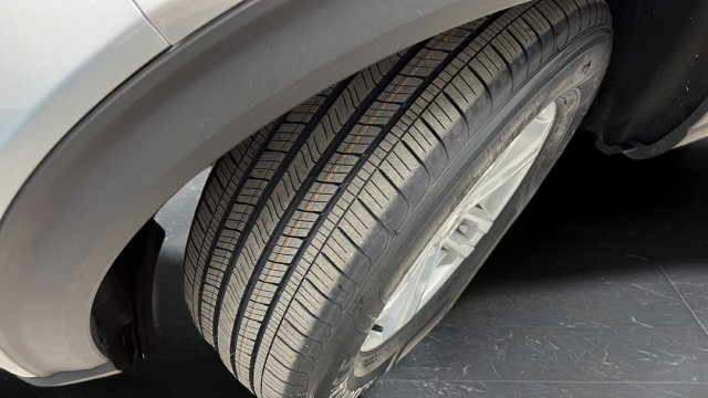 Used 2024 Ford Explorer XLT AWD/4WD image 35