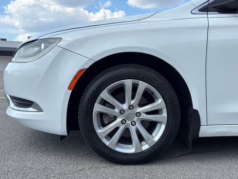 Used 2017 Chrysler 200 Limited Platinum image 8